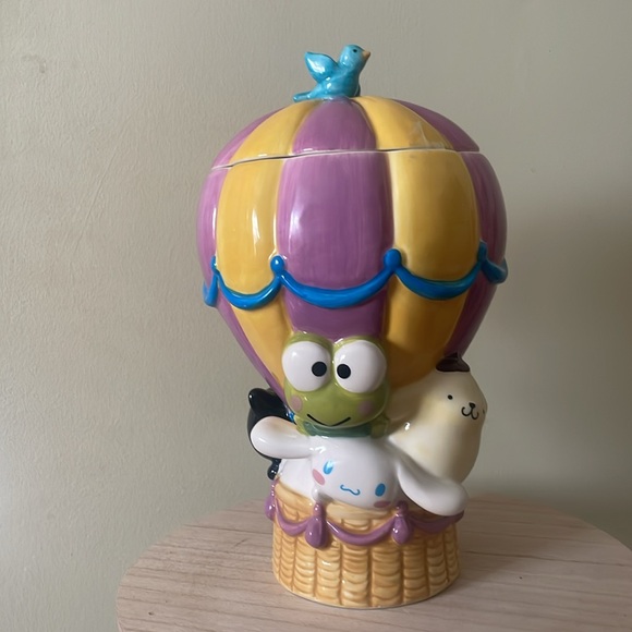 Hello Kitty and friends hot air balloon ceramic canister - Picture 3 of 5